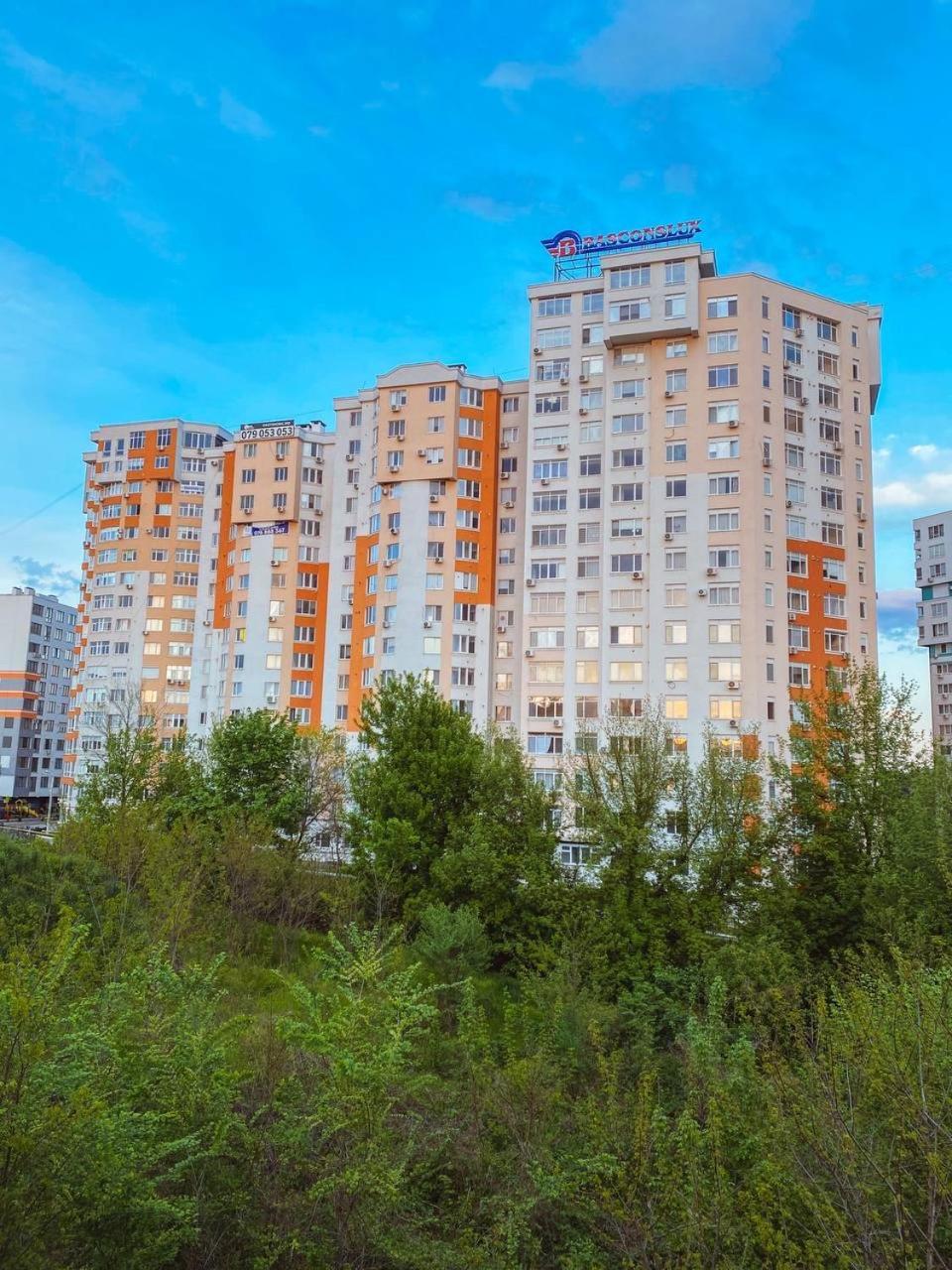 צ'יסינאו Luxury Sky Apartment מראה חיצוני תמונה